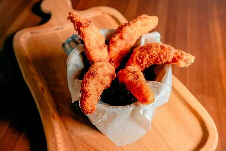 Креветки в панировке с соусом