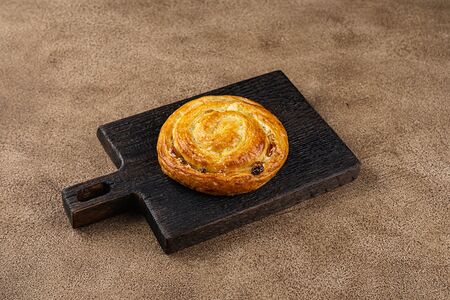 Слойка Улитка Крем-изюм