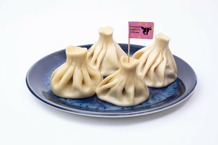 Хинкали с говядиной, свининой и специями