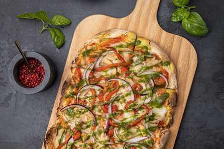 Пинца цыпленком и песто