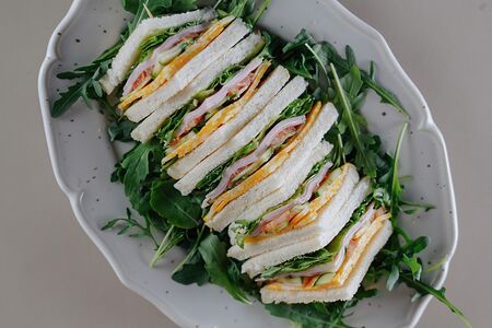 Мини-сэндвич с ветчиной и сыром