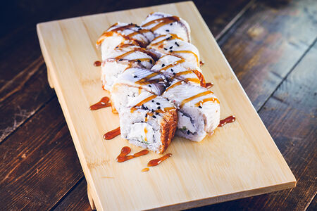 Ролл Филадельфия с угрем