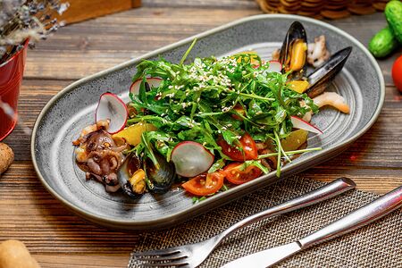 Салат с морепродуктами