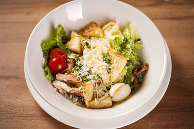 Цезарь с курицей