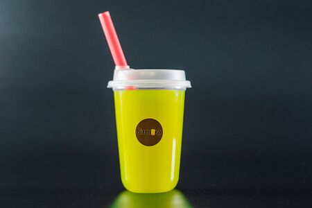 Яблочный свежевыжатый сок