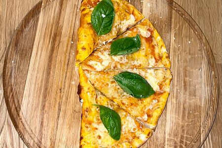 Кальцоне Бьянка с шампиньонами и базиликом