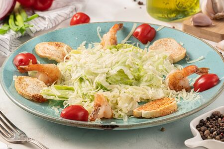 Цезарь салат с креветками