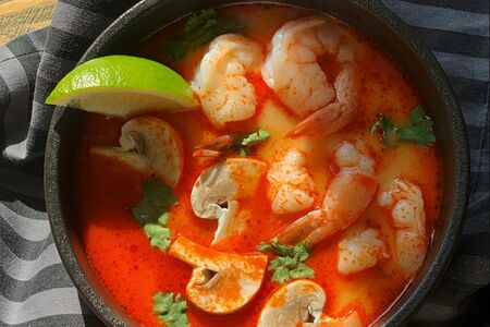 Том ям с креветками