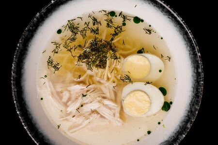Домашний куриный бульон с лапшой