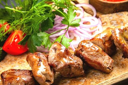 Шашлык из бараньей мякоти на косточке