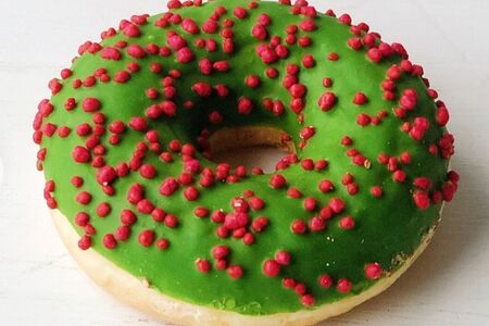 Донат с Лимонно-малиновой начинкой