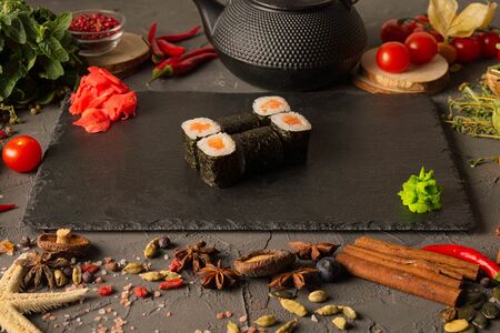 Классический с копченым лососем