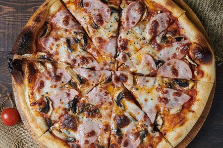 Пицца с ветчиной и грибами 30 см