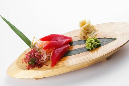 Суши с тунцом