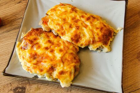 Куриная отбивная под шубой из овощей и сыра сулугуни