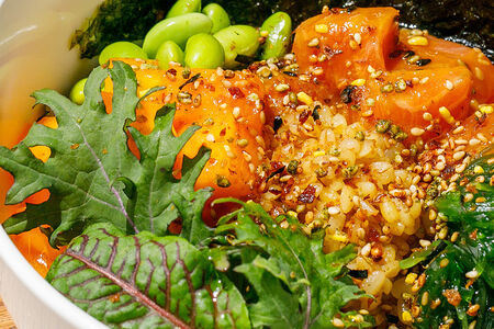 Лосось с булгуром и хурмой