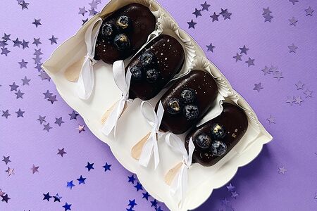 Эскимо №2 шоколадные с голубикой