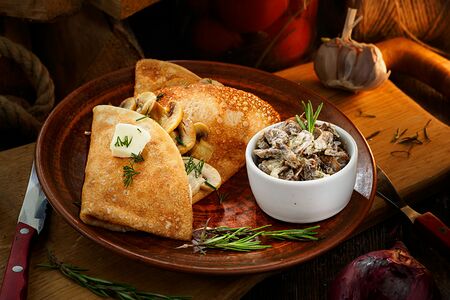 Блин с грибами