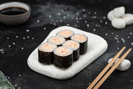 Маки с камчатским крабом