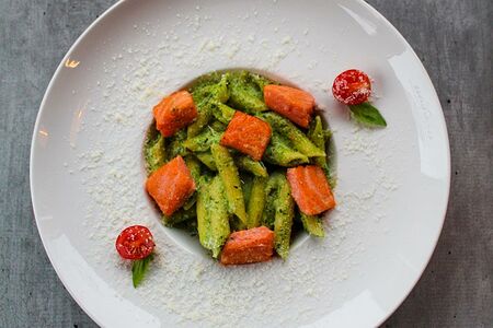 Пенне с лососем