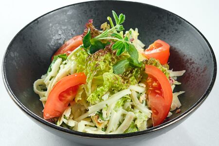 Салат с курицей и томатами