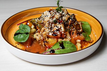 Теплый салат с курочкой и соусом терияки