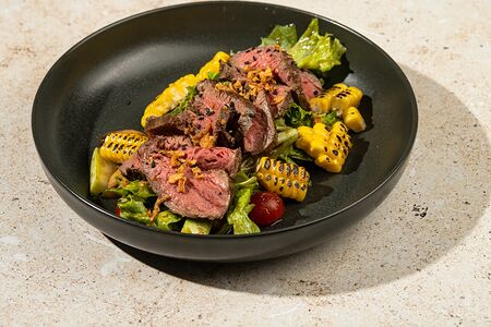 Салат с ростбифом