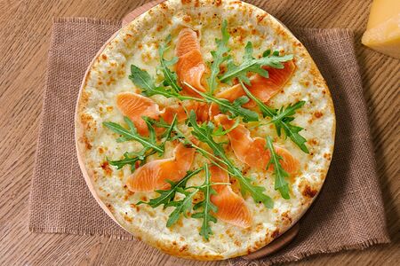 Пицца с форелью