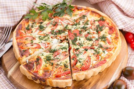 Киш с брынзой и помидорами