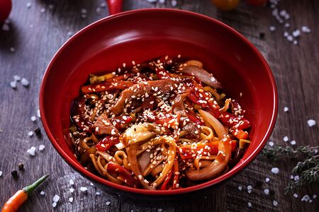 Удон со свининой