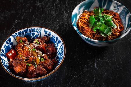 Лапша со свининой Гуньбао