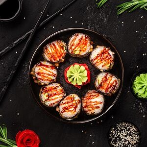 Ролл с лососем темпура