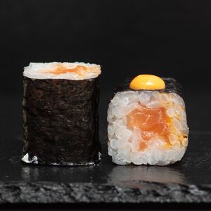 Ролл Сяке Спайс Маки