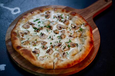 Пицца Грибная маленькая