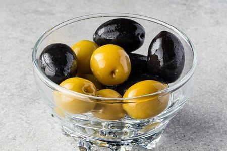 Ассорти тосканских оливок и маслин