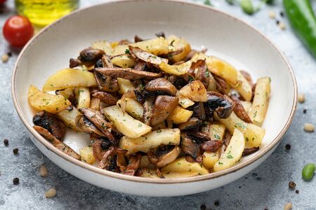 Картофель жареный с грибным миксом