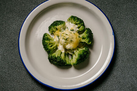 Брокколи отварные в соусе