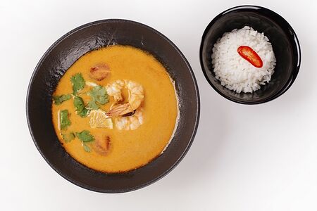 Том ям с морепродуктами