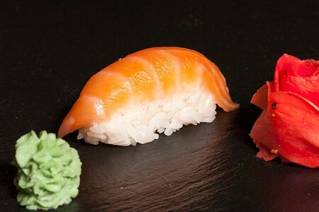 Суши Лосось