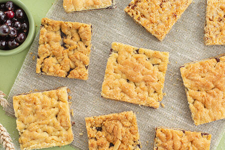 Полоска с черной смородиной