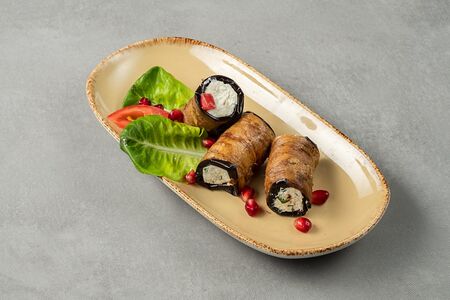 Рулетики из баклажанов с помидорами и сыром