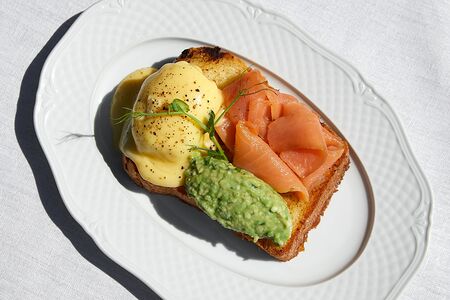 Бенедикт с лососем