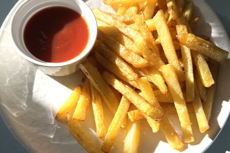 Картофель фри с соусом