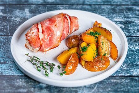 Куриная грудка в беконе