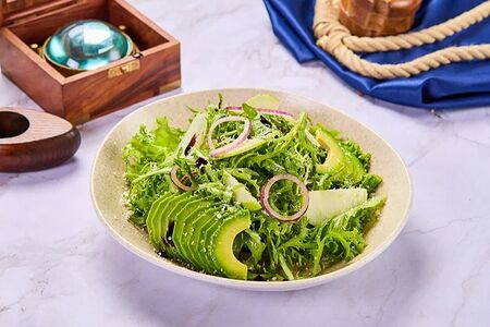 Салат пряный с авокадо