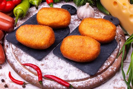 Сосиска баварская с сыром жареная