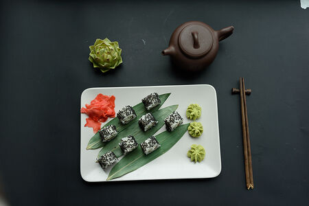 Ролл лосось с омлетом