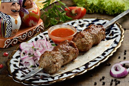 Кийма кебаб, лепешка и суп