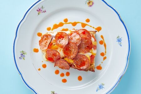 Гриль-чиз с пепперони и вялеными томатами