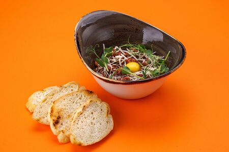 Тартар из говядины с пармезаном